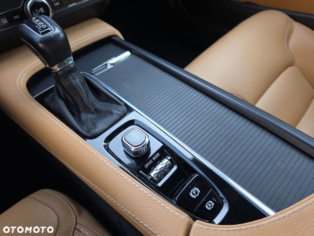 Volvo V90 Cross Country - 17