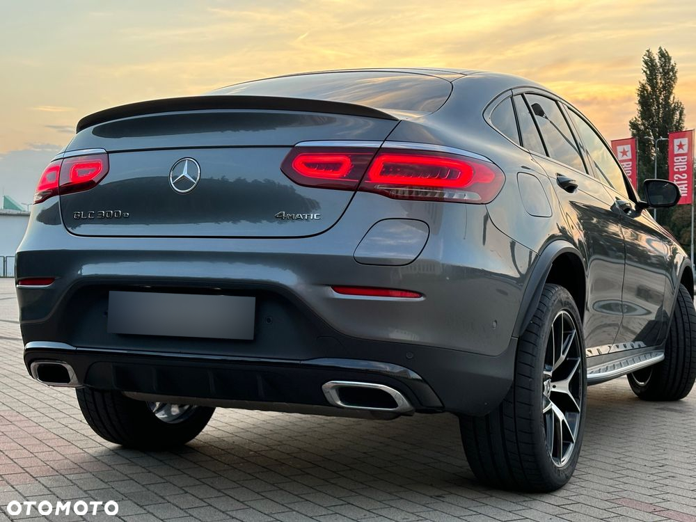 Mercedes-Benz GLC 300 e 4Matic 9G-TRONIC AMG Line - 11