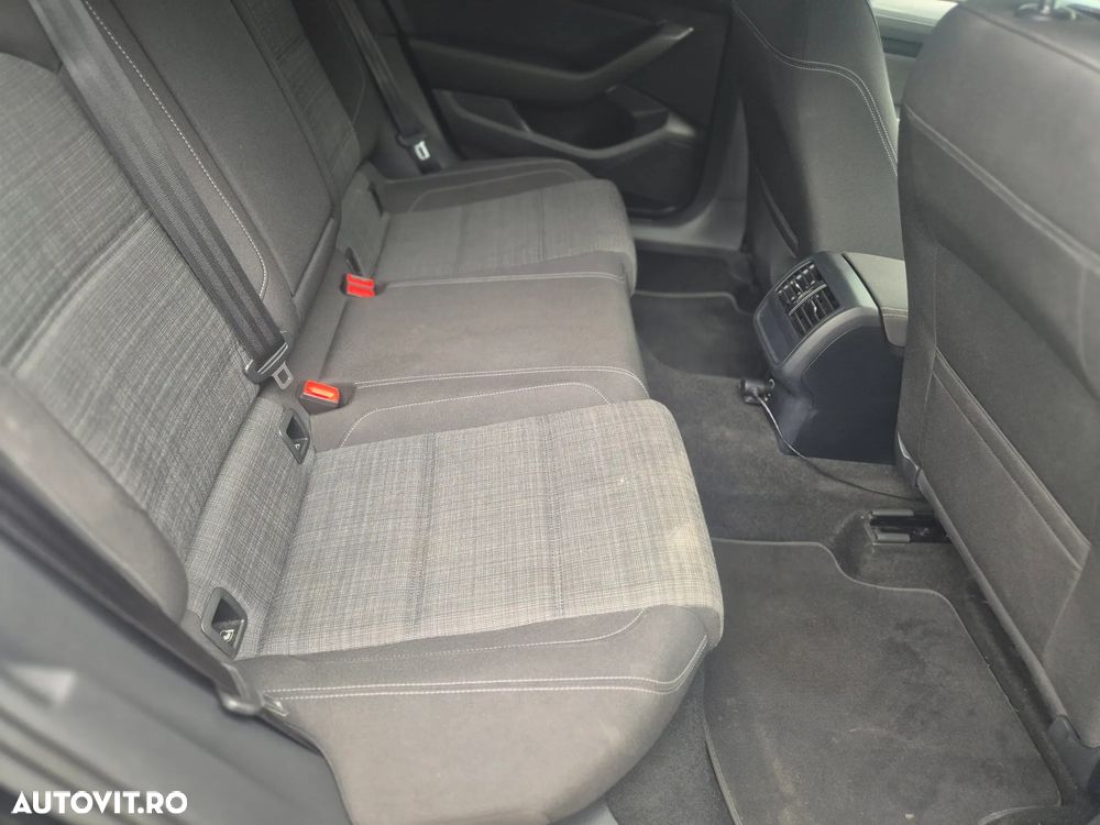 Volkswagen Passat 2.0 TDI DSG Comfortline - 34