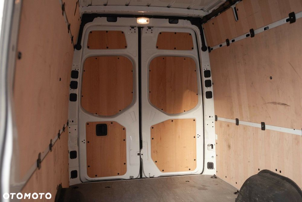 Mercedes-Benz Sprinter - 15