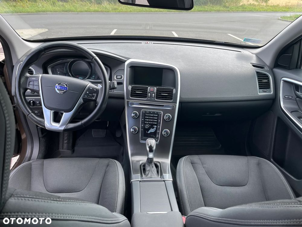 Volvo XC 60 2.4D AWD Momentum - 12
