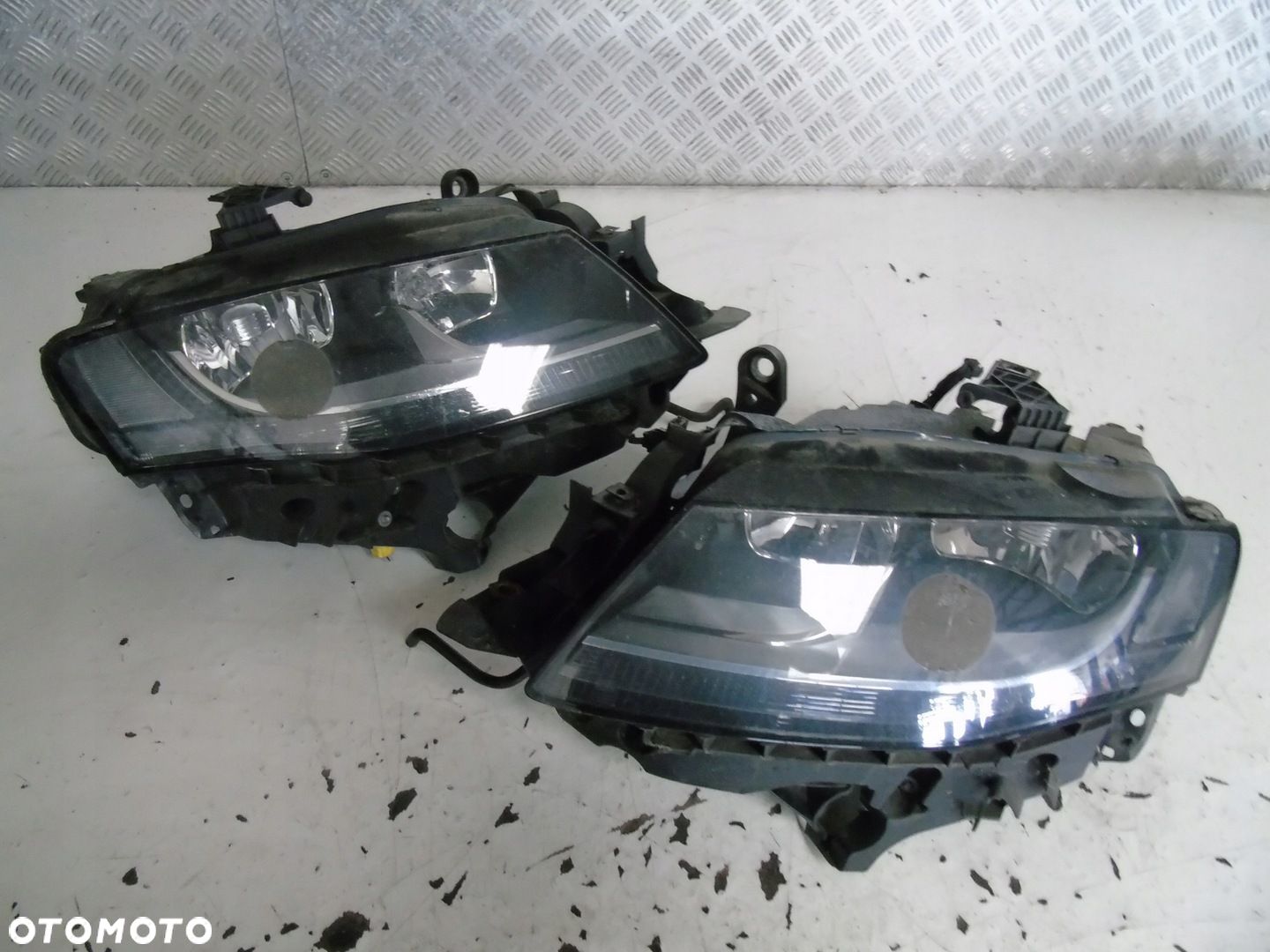LAMPA LEWY PRZÓD AUDI A4 B8 - 1