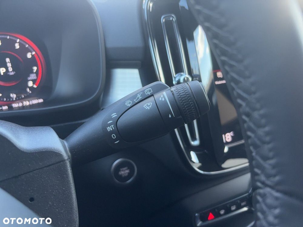 Volvo XC 40 - 33