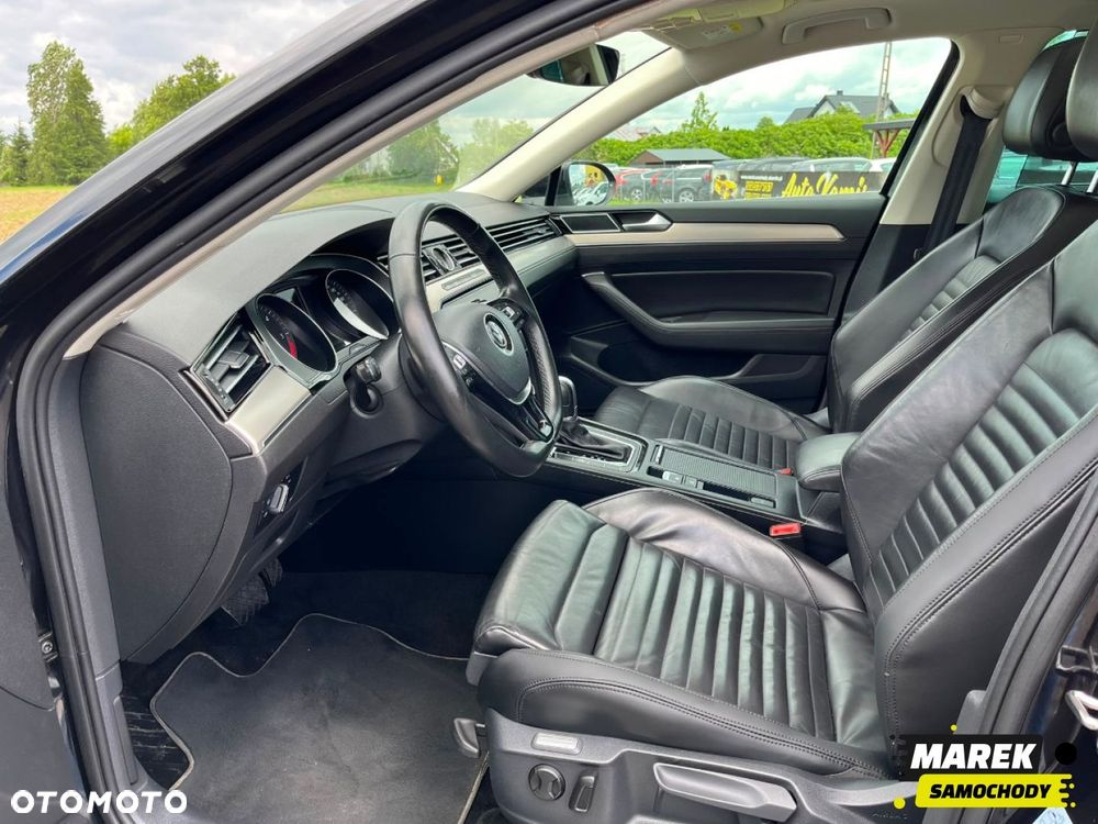 Volkswagen Passat - 12