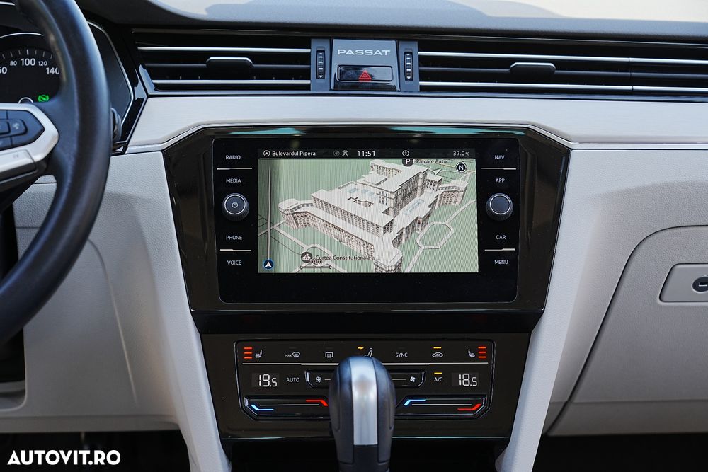 Volkswagen Passat Variant 2.0 TDI DSG R Executive - 34