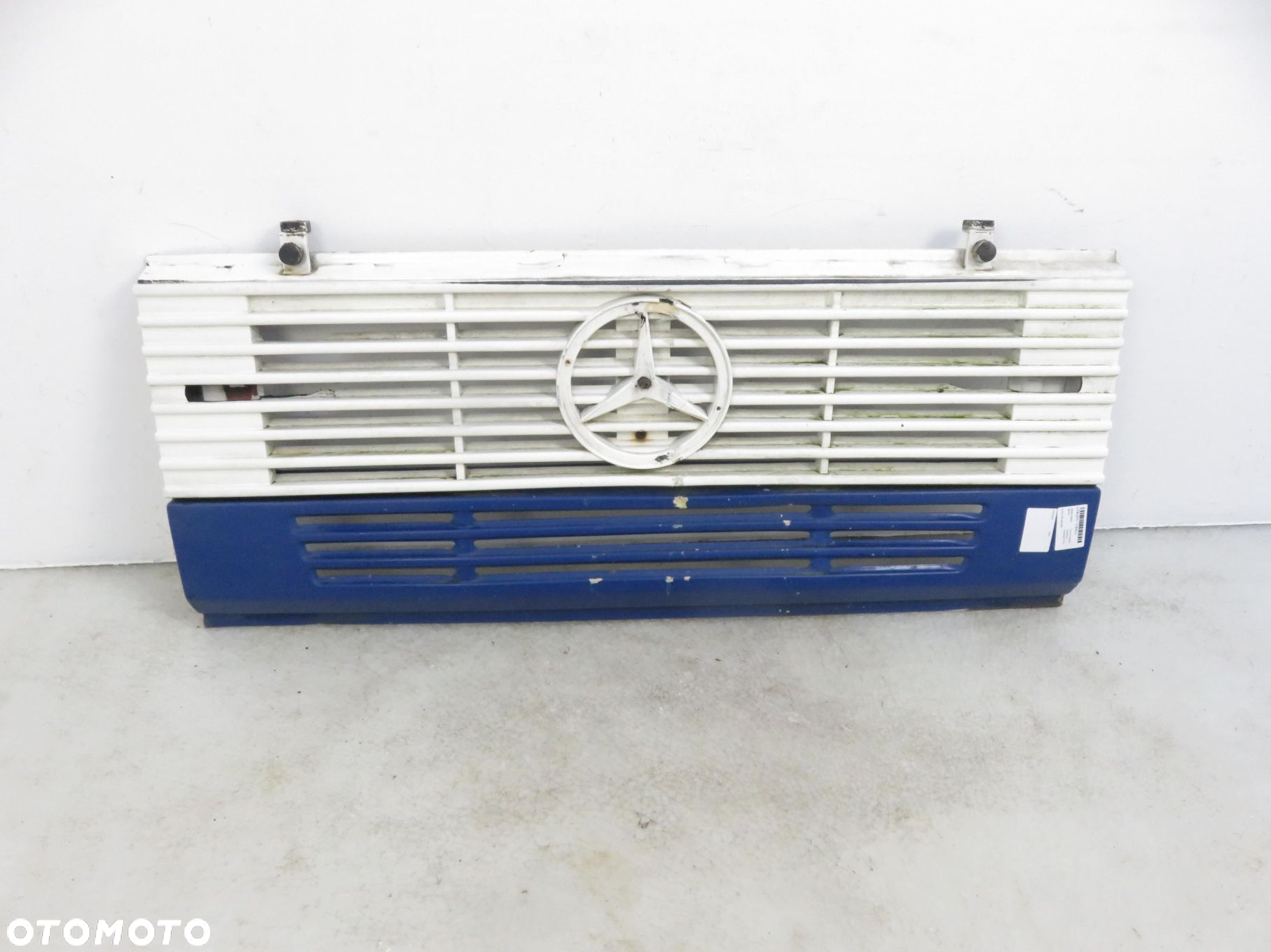 ATRAPA GRILL MERCEDES T2 814D - 10