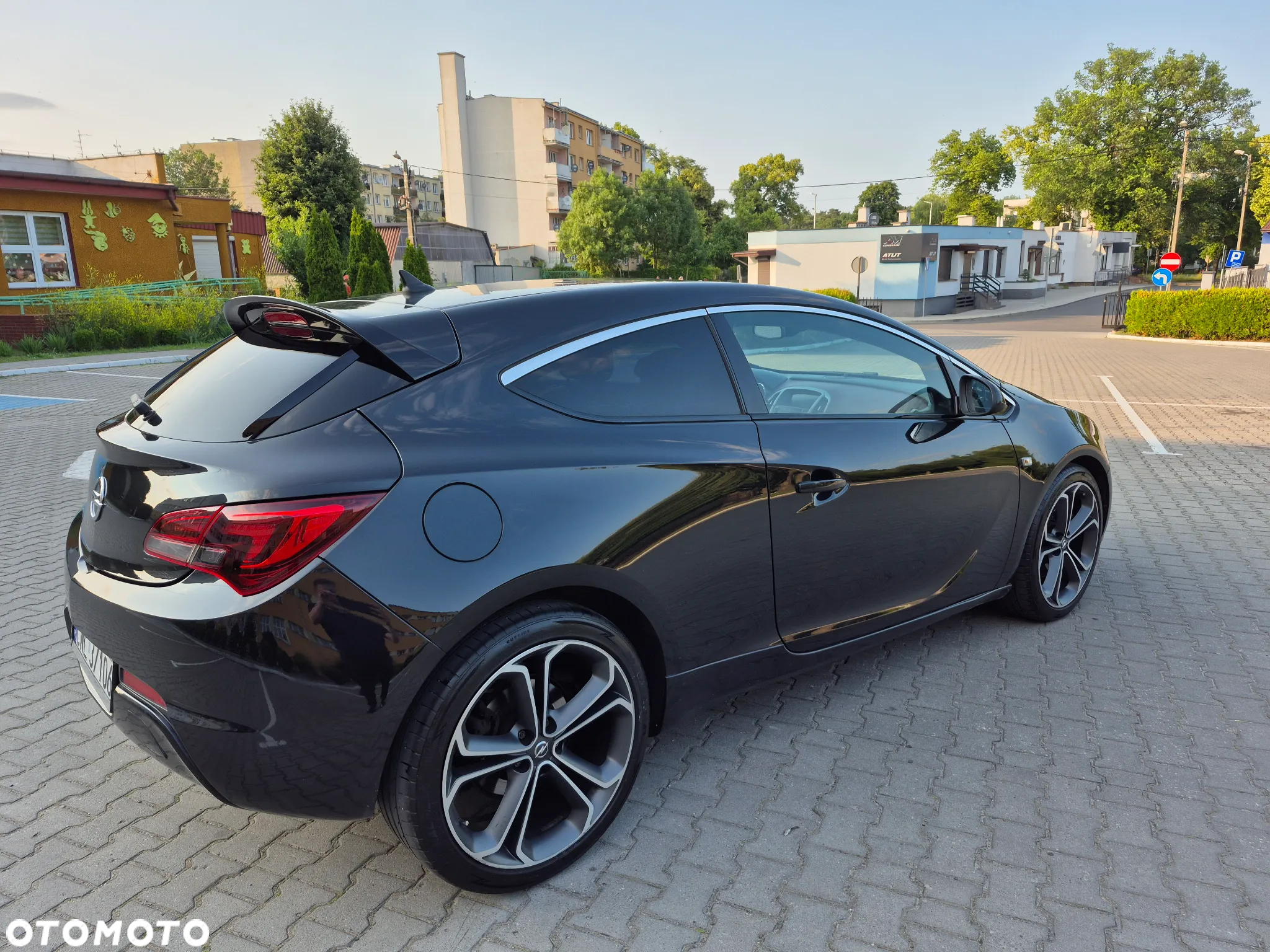 Opel Astra IV GTC 1.6 T Sport - 11