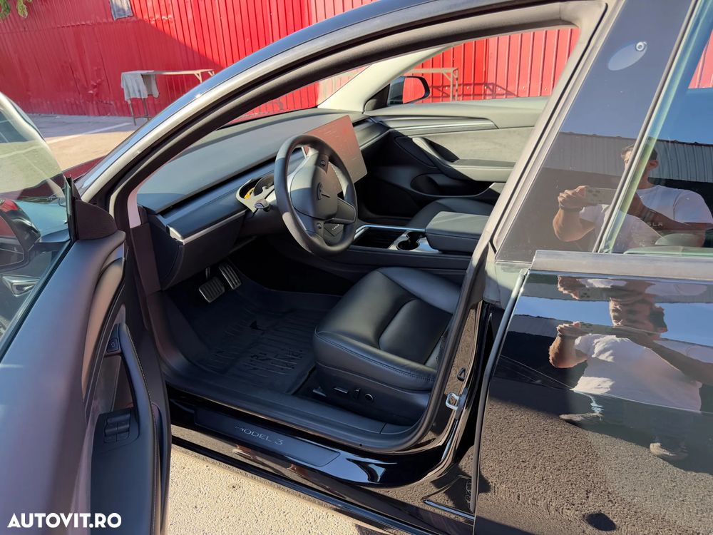 TESLA Model 3 2023 — imagine 4