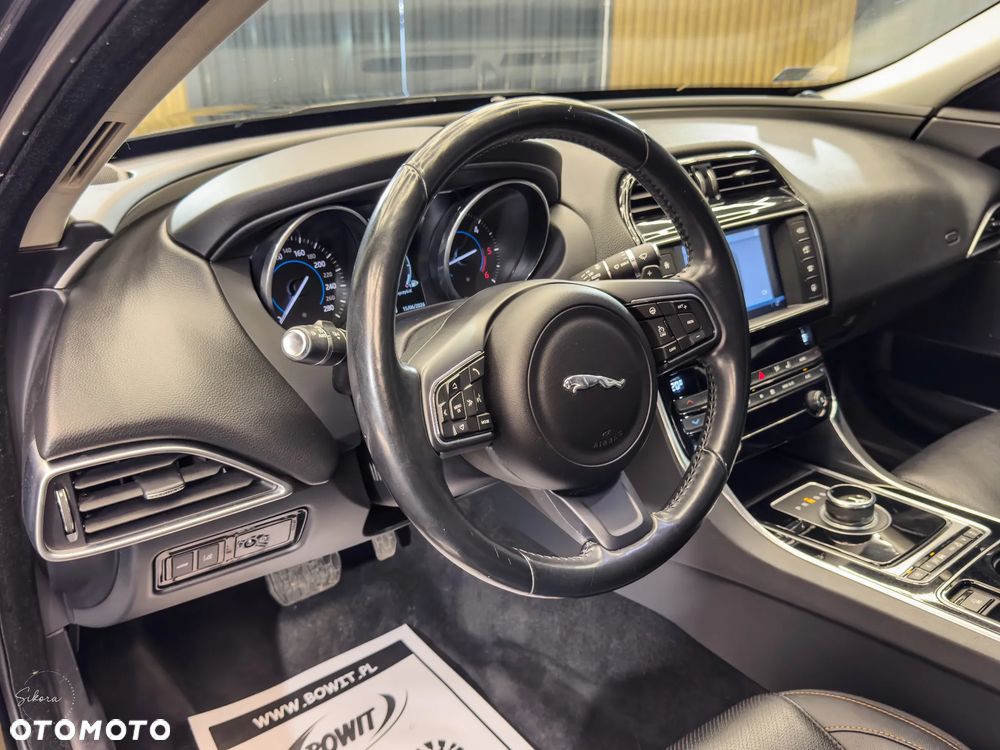 Jaguar XE 20d Prestige - 23