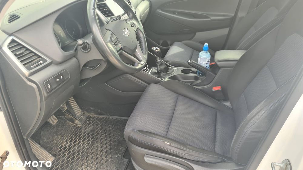 Hyundai Tucson 1.7 CRDI BlueDrive Style 2WD - 16
