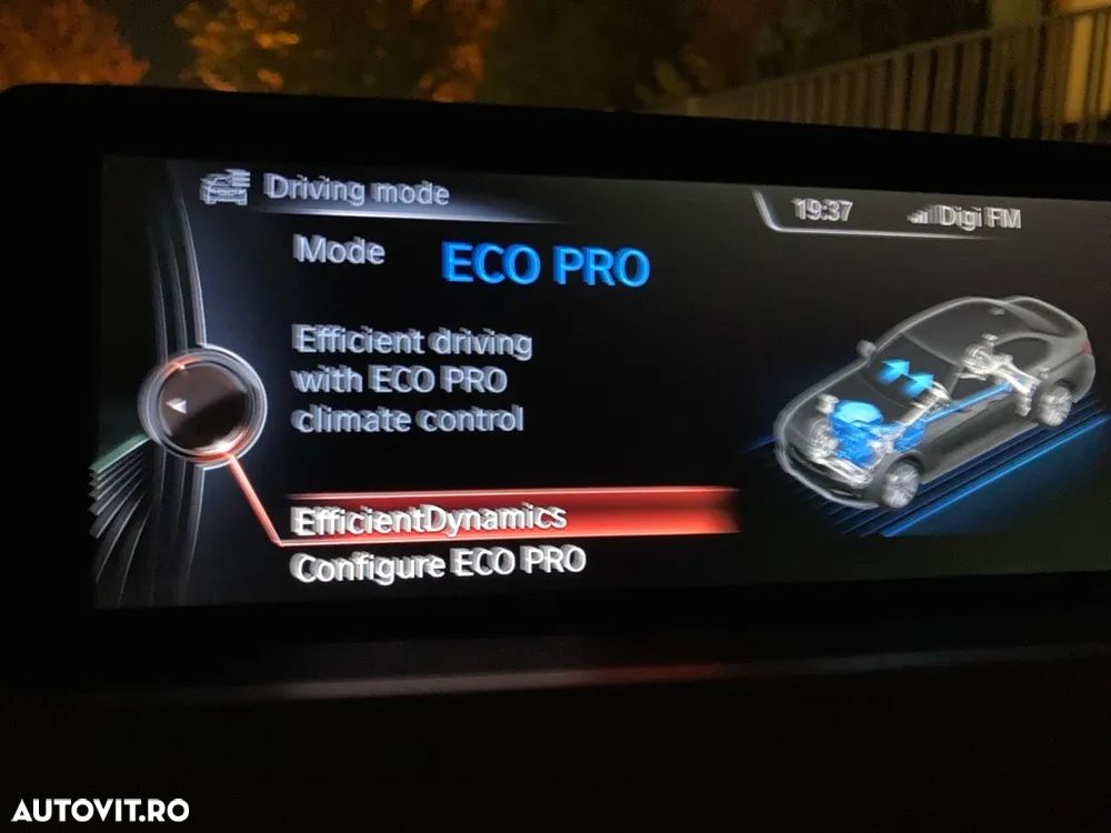 BMW Seria 3 320d Aut. - 12