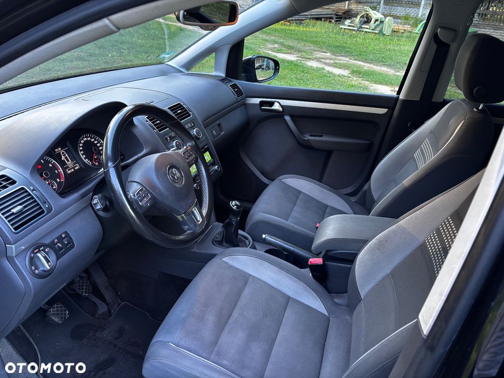 Volkswagen Touran - 16