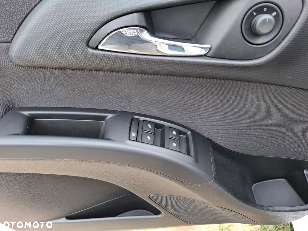 Opel Meriva - 12