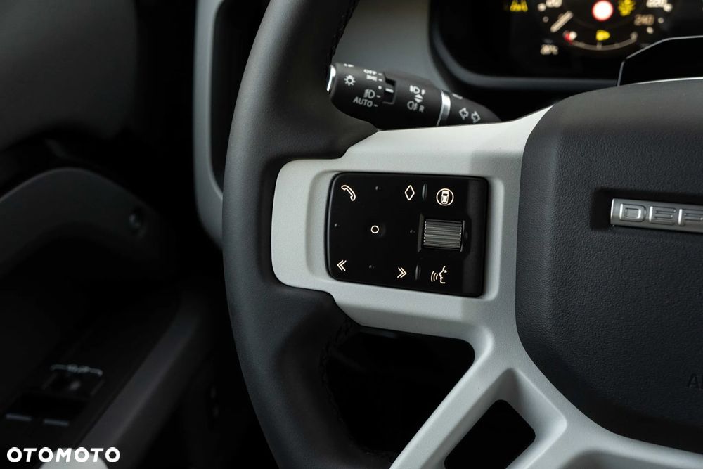 Land Rover Defender 3.0 D250 mHEV S - 28