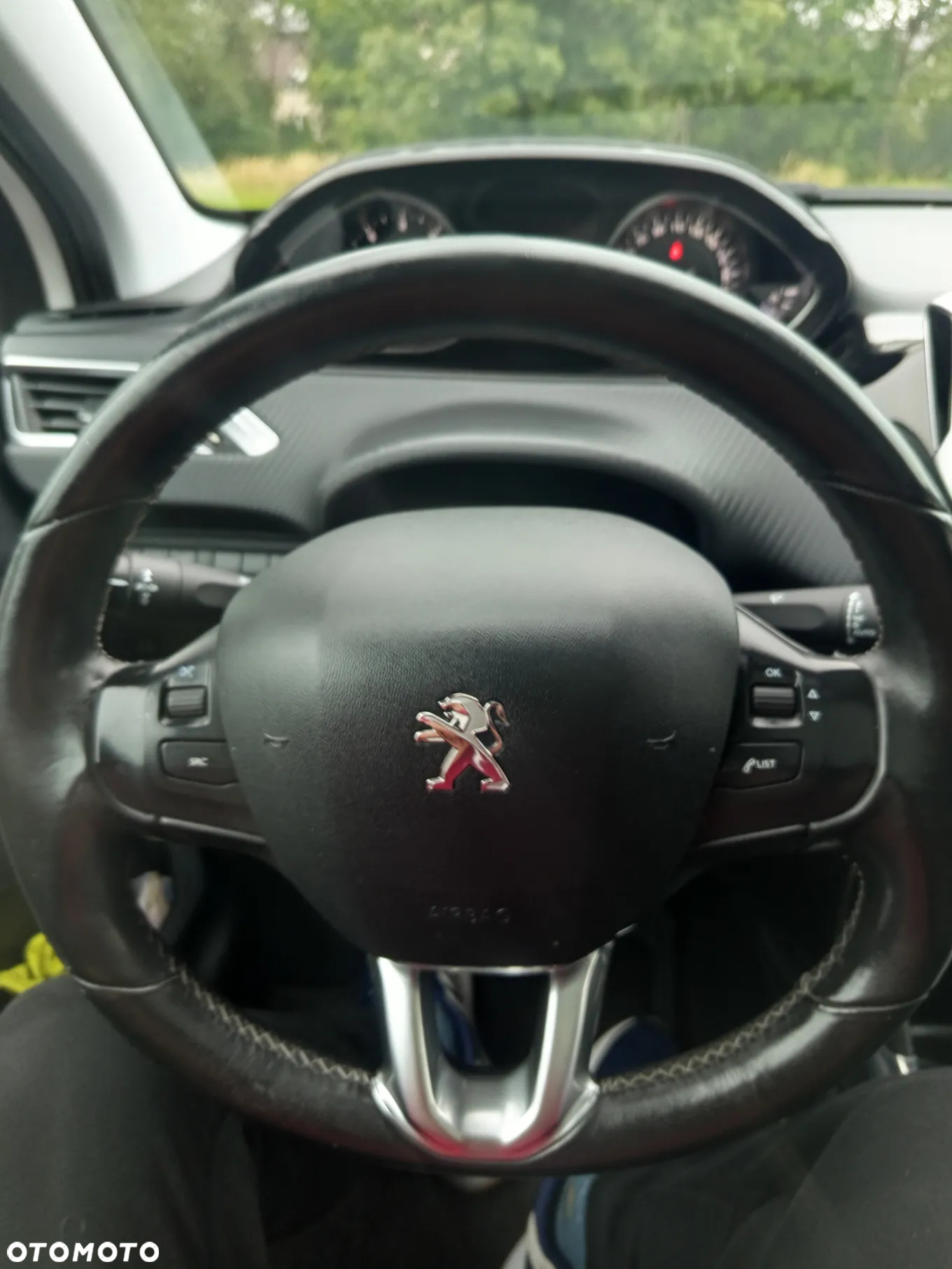 Peugeot 2008 1.6 e-HDi Allure S&S - 14