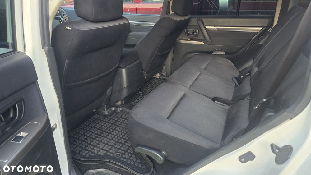 Mitsubishi Pajero - 16