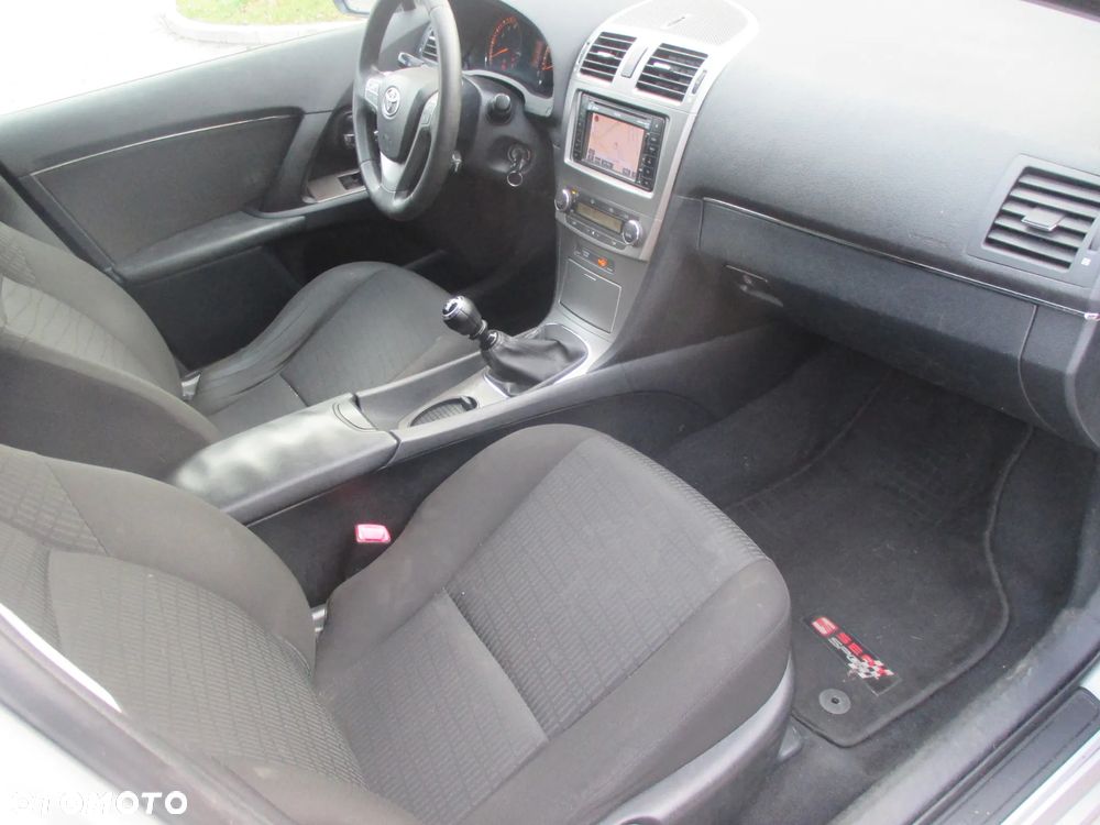 Toyota Avensis 1.8 Sol - 10