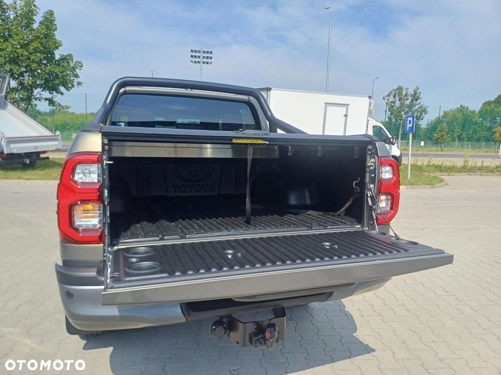 Toyota Hilux - 12