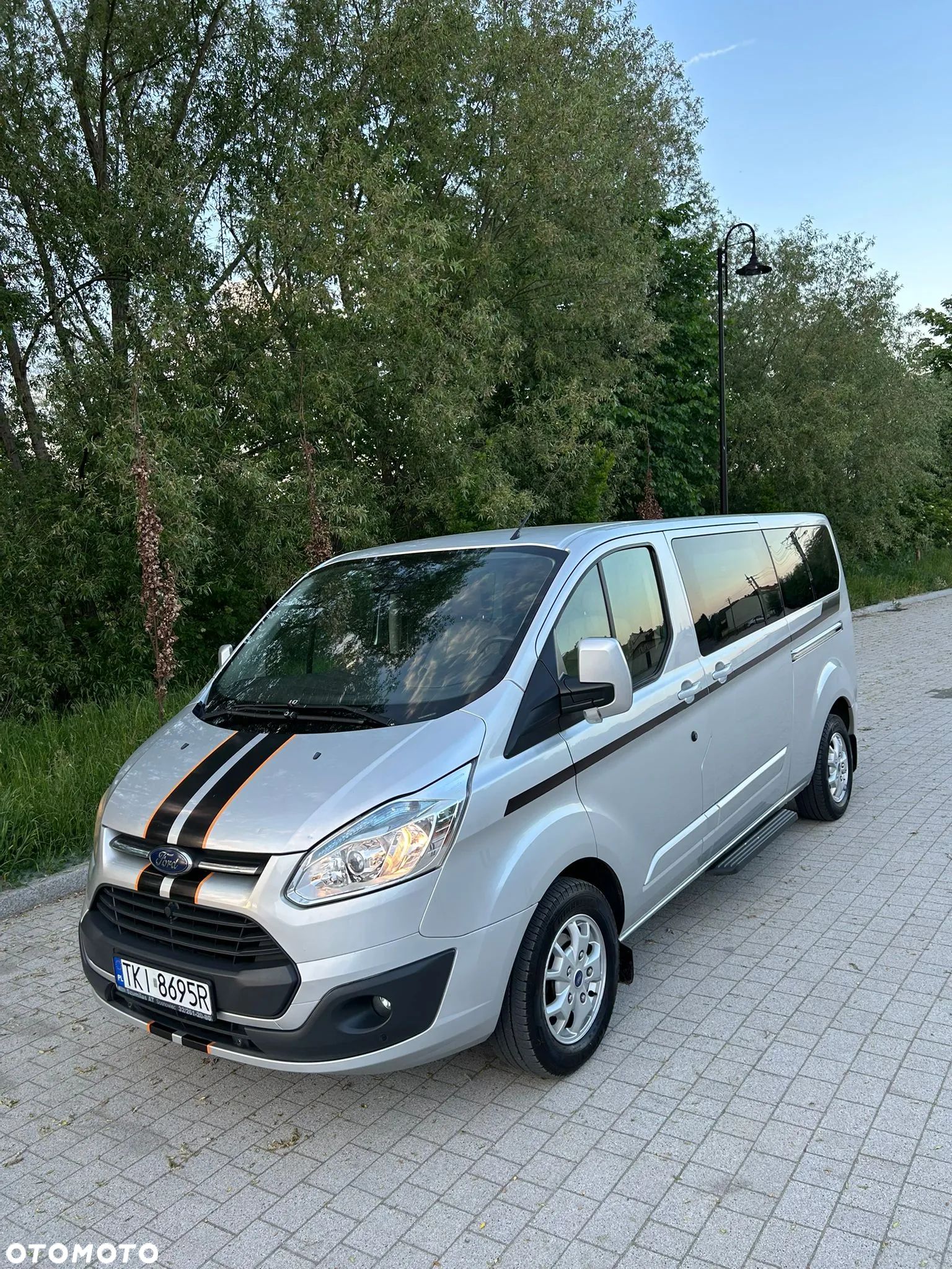 Ford Tourneo Custom - 1