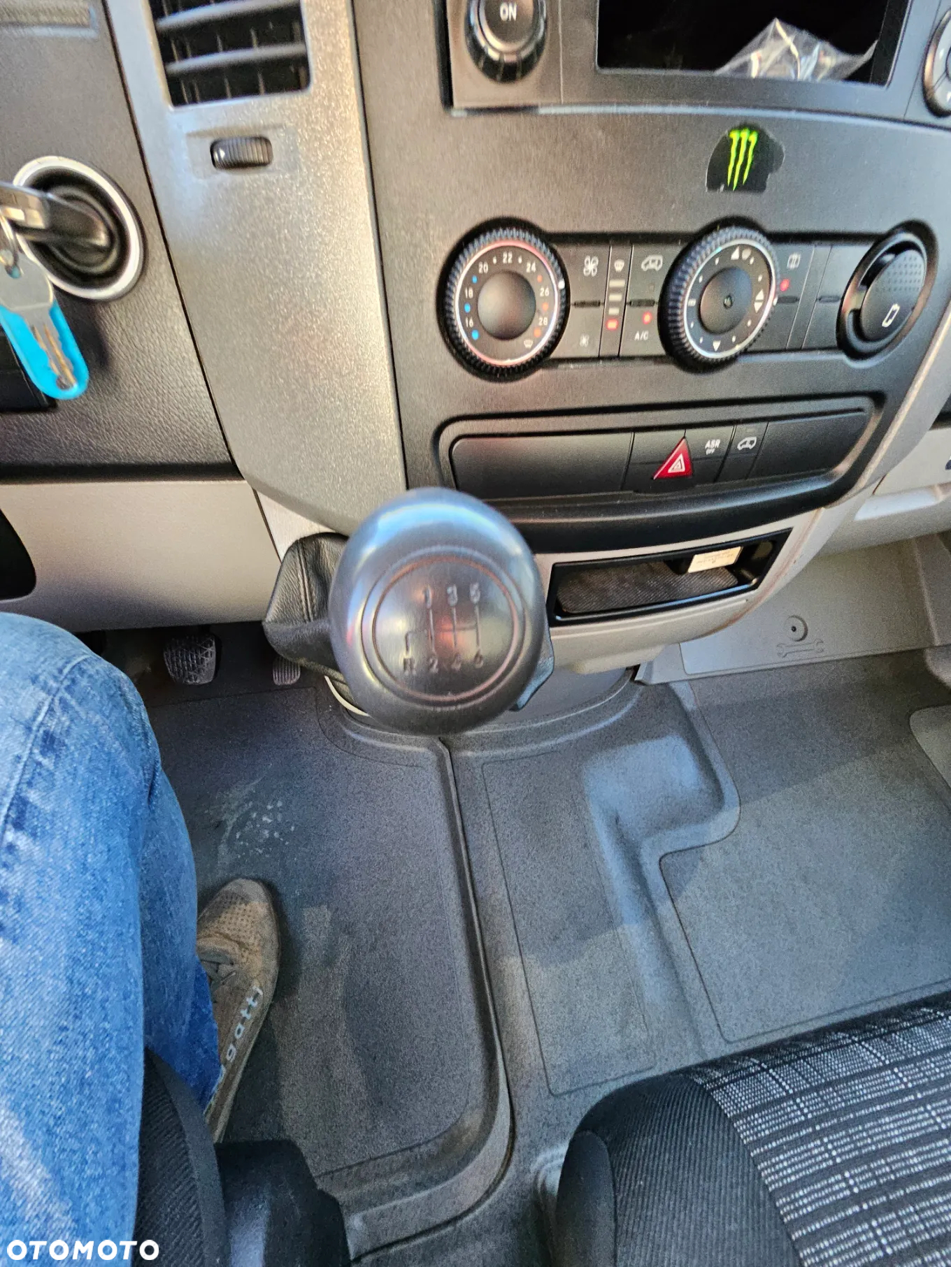 Mercedes-Benz Sprinter - 9