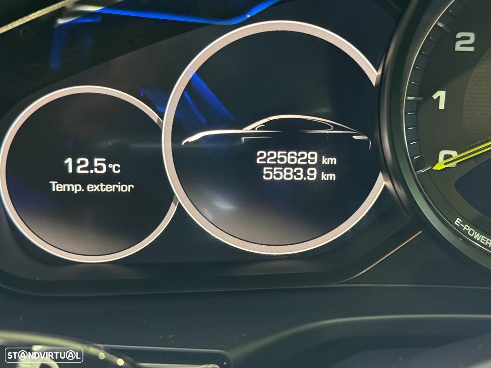 Porsche Panamera 4 E-Hybrid - 24