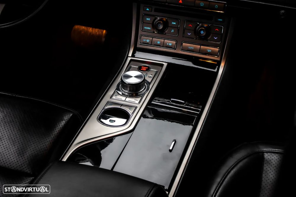 Jaguar XF 3.0 D V6 S Luxury - 38