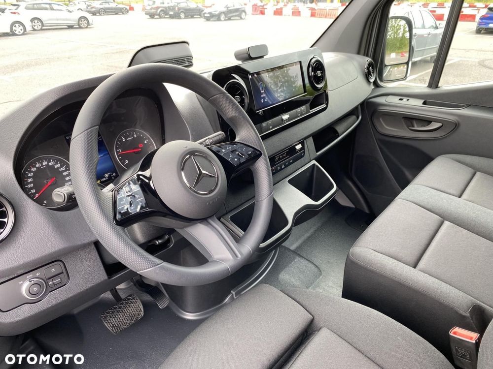 Mercedes-Benz Sprinter - 14