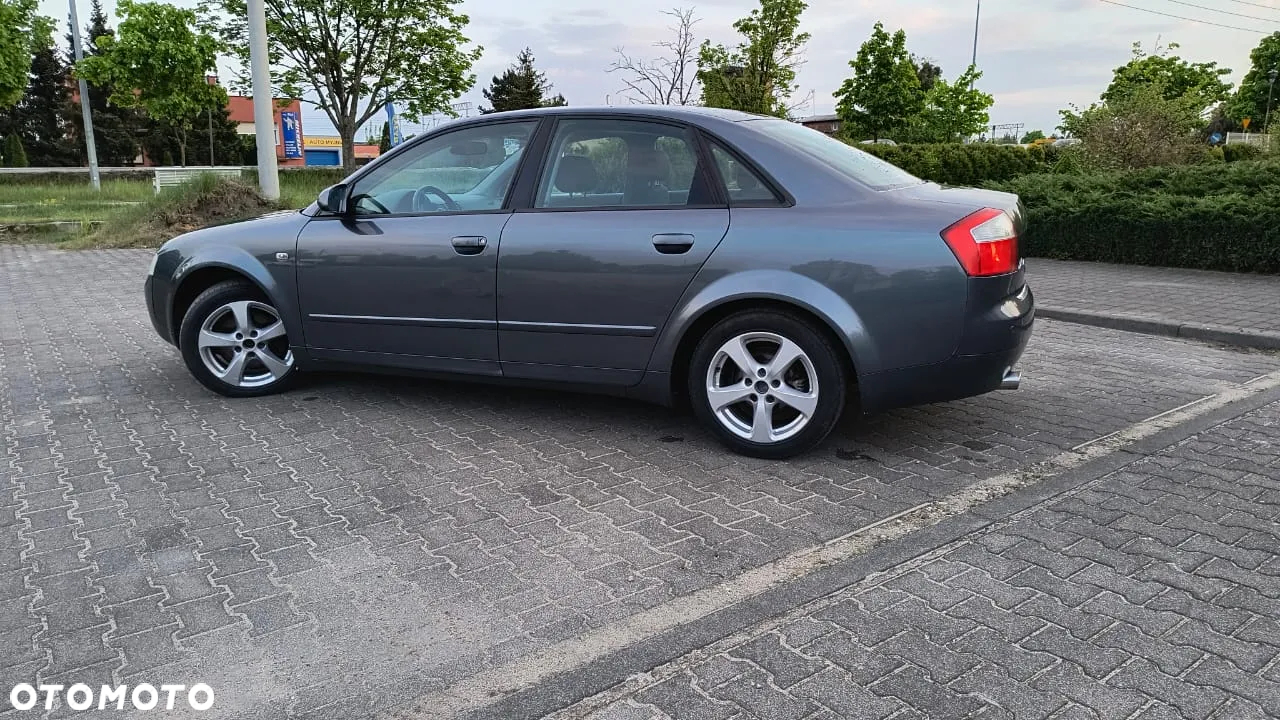 Audi A4 2.0 - 35