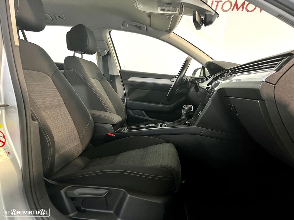 VW Passat Variant 1.6 TDI Confortline DSG - 16