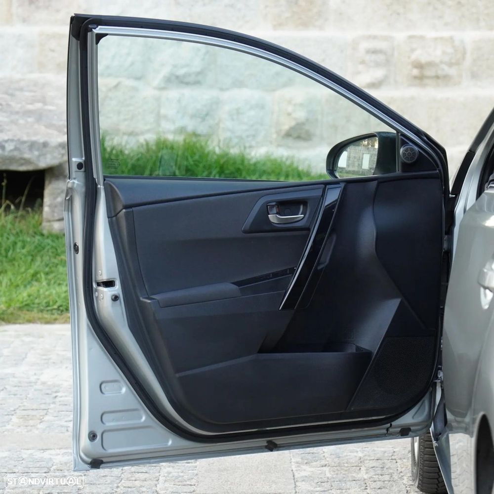Toyota Auris 1.8 HSD Active - 34