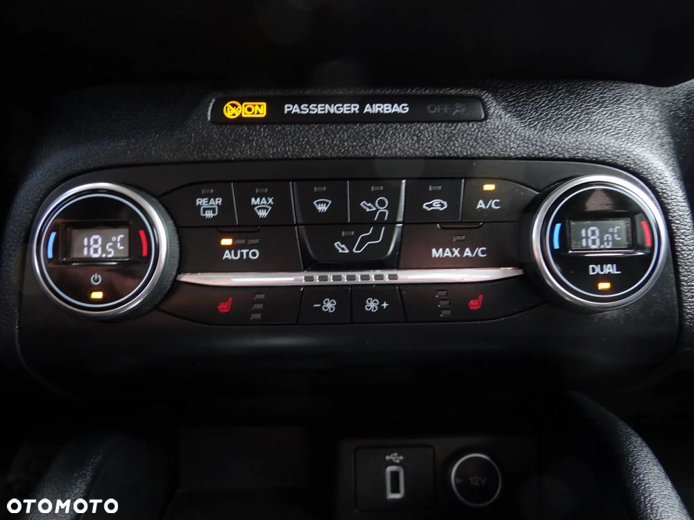 Ford Focus 1.5 EcoBlue Start-Stopp-System TITANIUM - 36