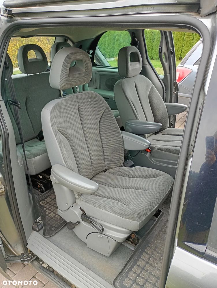 Chrysler Voyager 2.4 SE - 13