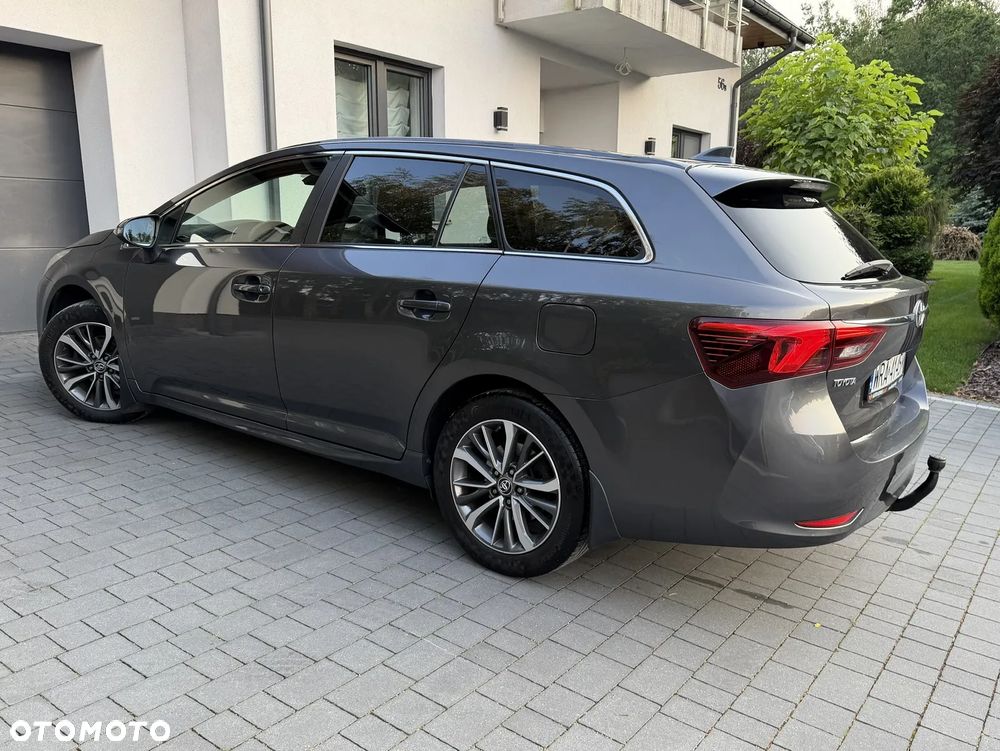 Toyota Avensis 1.8 Premium MS - 24