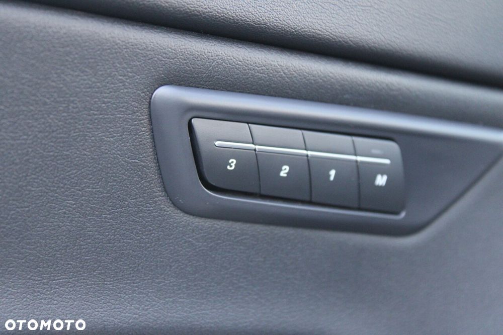 Jaguar E-Pace D240 AWD R-Dynamic SE - 24