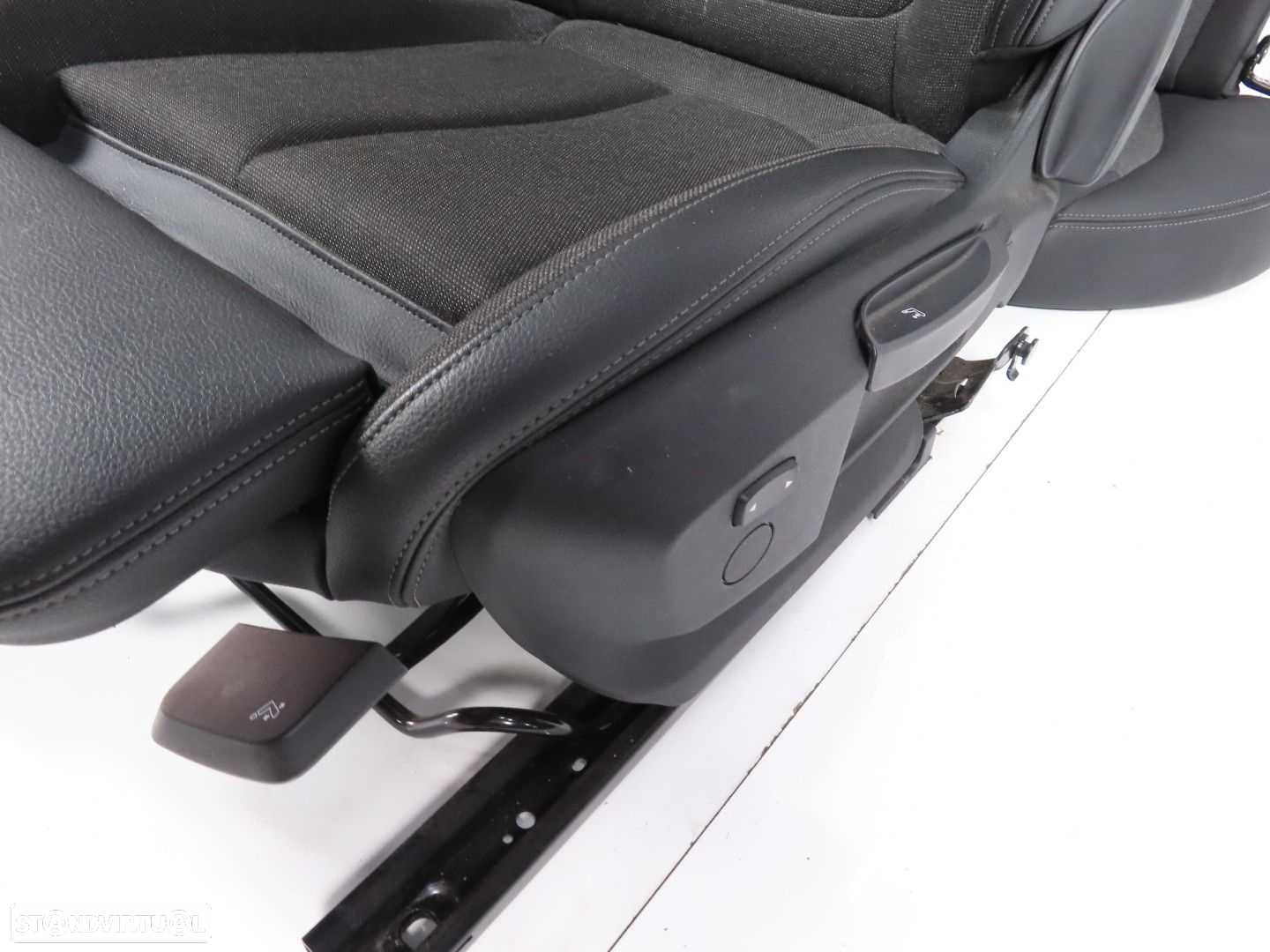 Interior desportivo M Usado / Original BMW 1 (F40) - 7