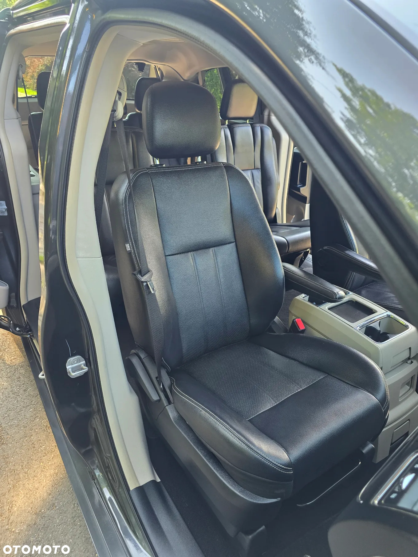 Chrysler Town & Country 3.6 Limited - 21