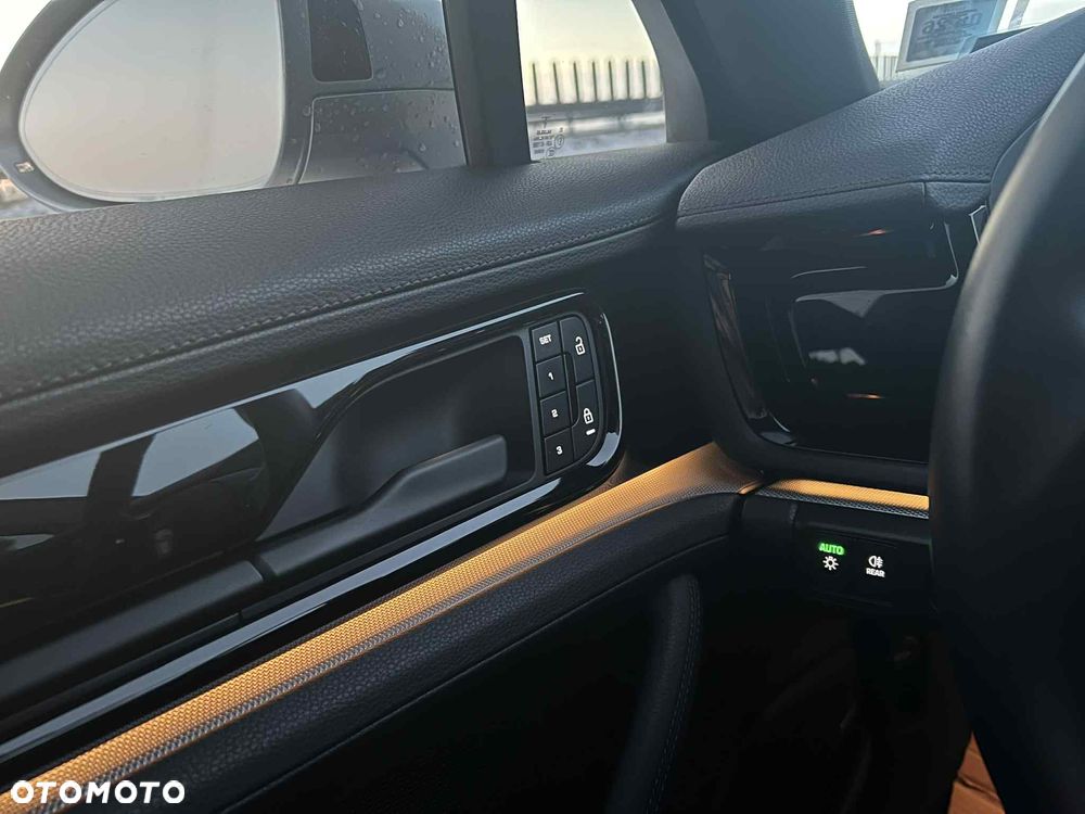 Porsche Panamera 4 - 25