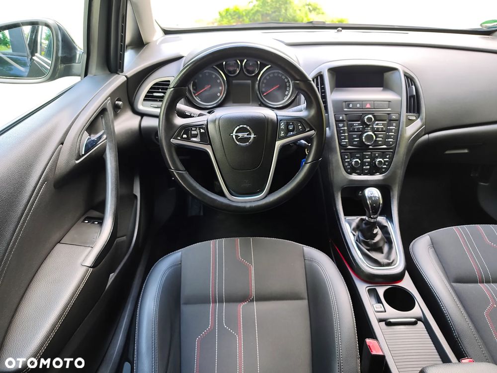 Opel Astra 1.4 Turbo 150 Jahre - 8