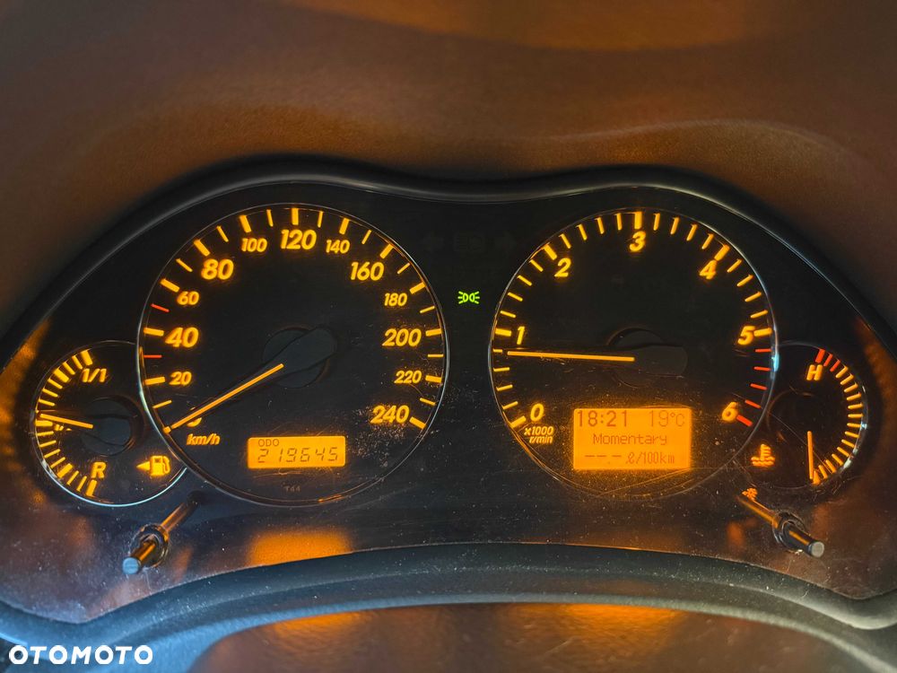 Toyota Avensis - 4