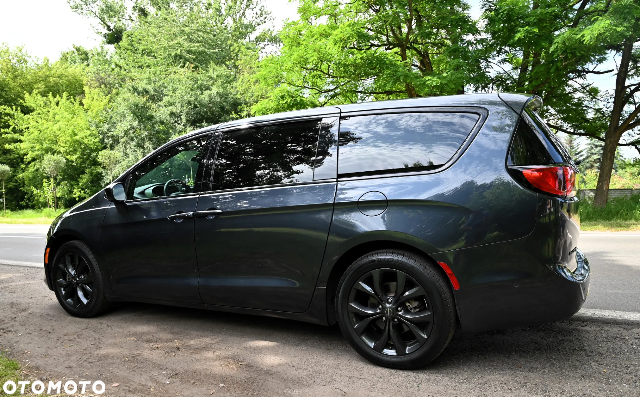 Chrysler Pacifica - 17