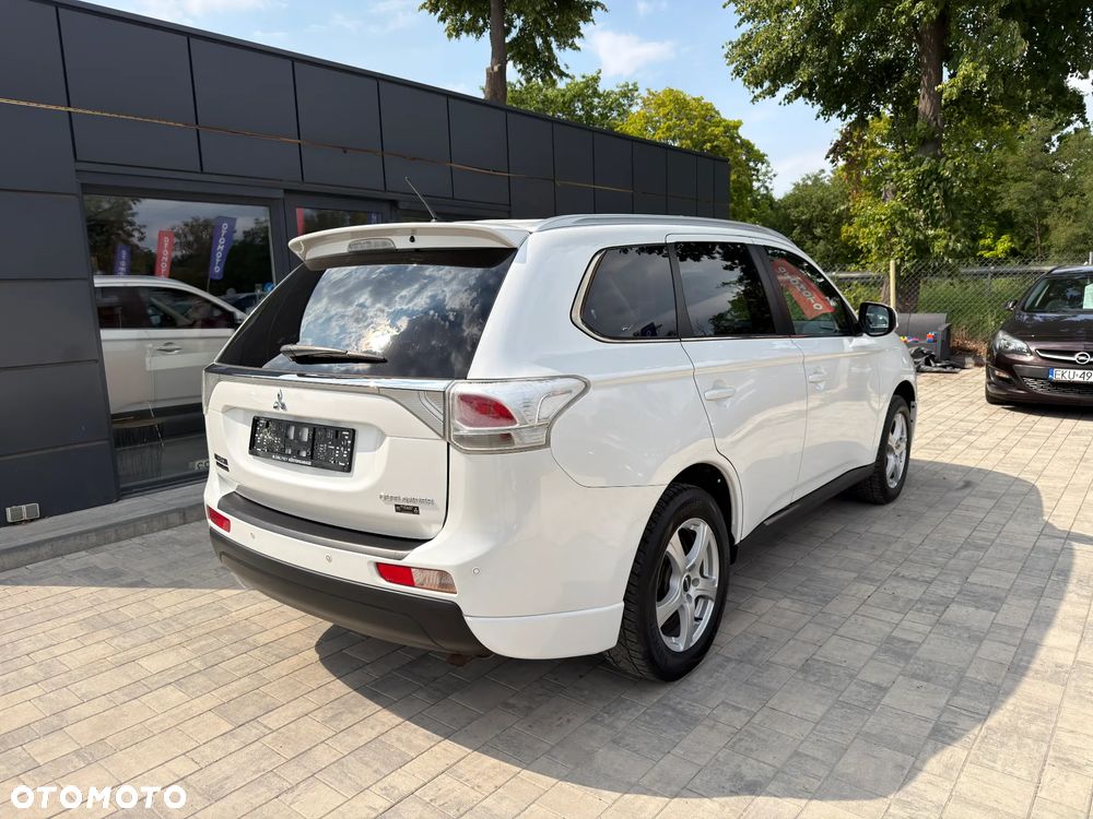 Mitsubishi Outlander 2.2 DID Intense + - 15
