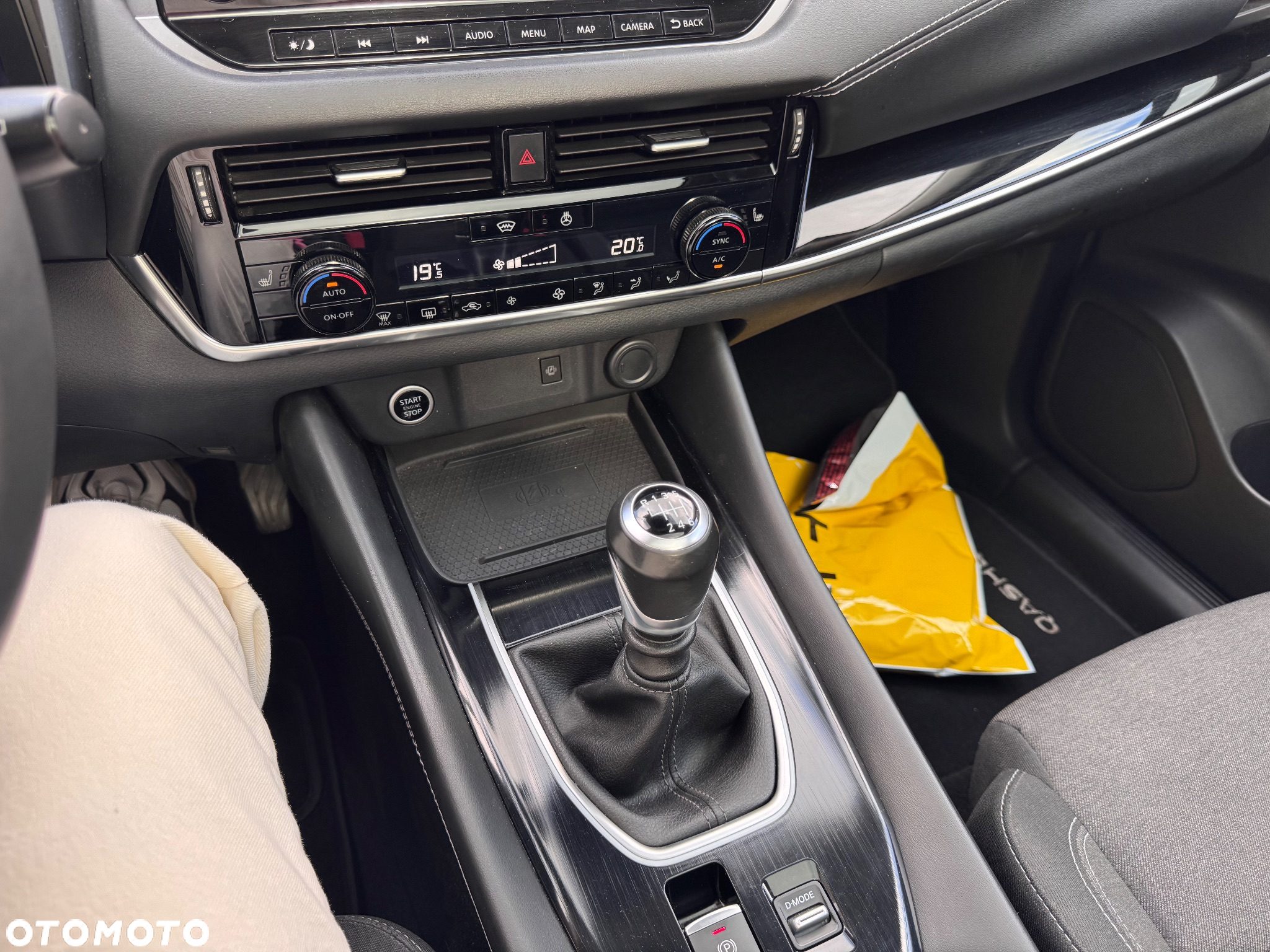 Nissan Qashqai 1.3 DIG-T N-Connecta - 23