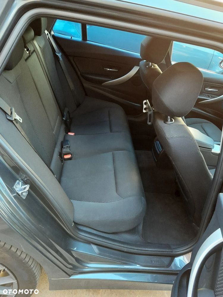 BMW Seria 3 320d - 14