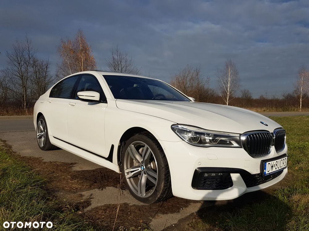 BMW Seria 7 750i xDrive - 1