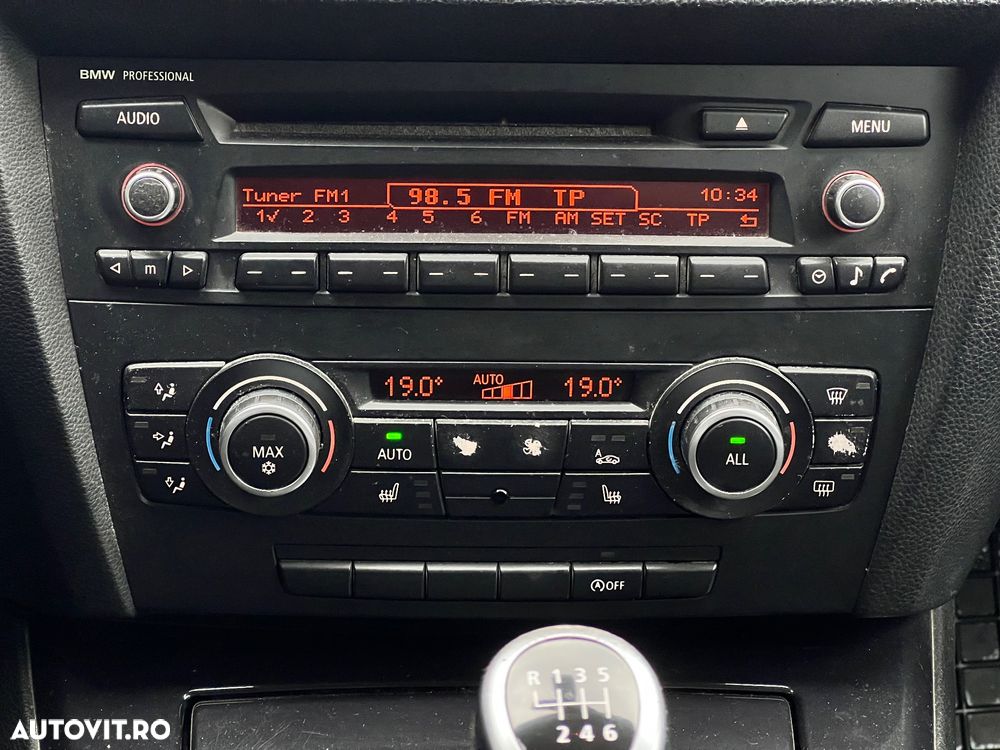 BMW Seria 3 318d DPF Touring Edition Lifestyle - 15