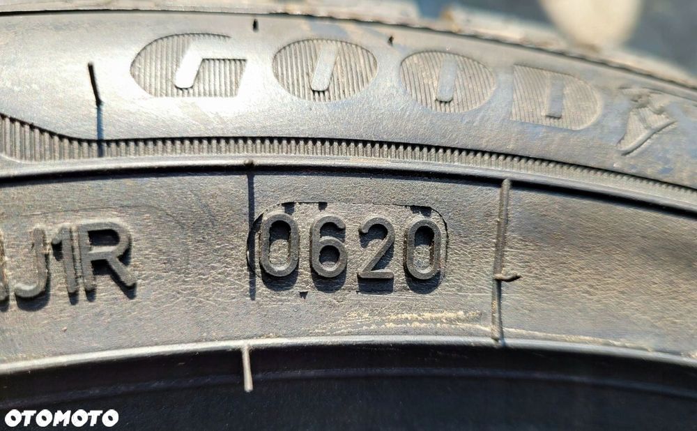 4x Goodyear UltraGrip Performance 215/50R17 95V XL Z401A - 9