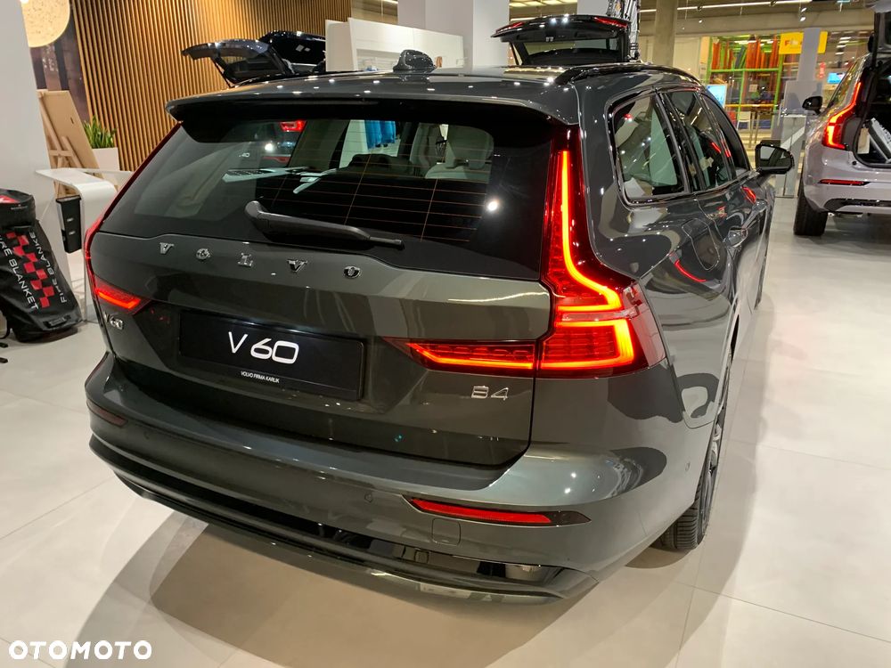 Volvo V60 B4 B Ultimate Dark - 11