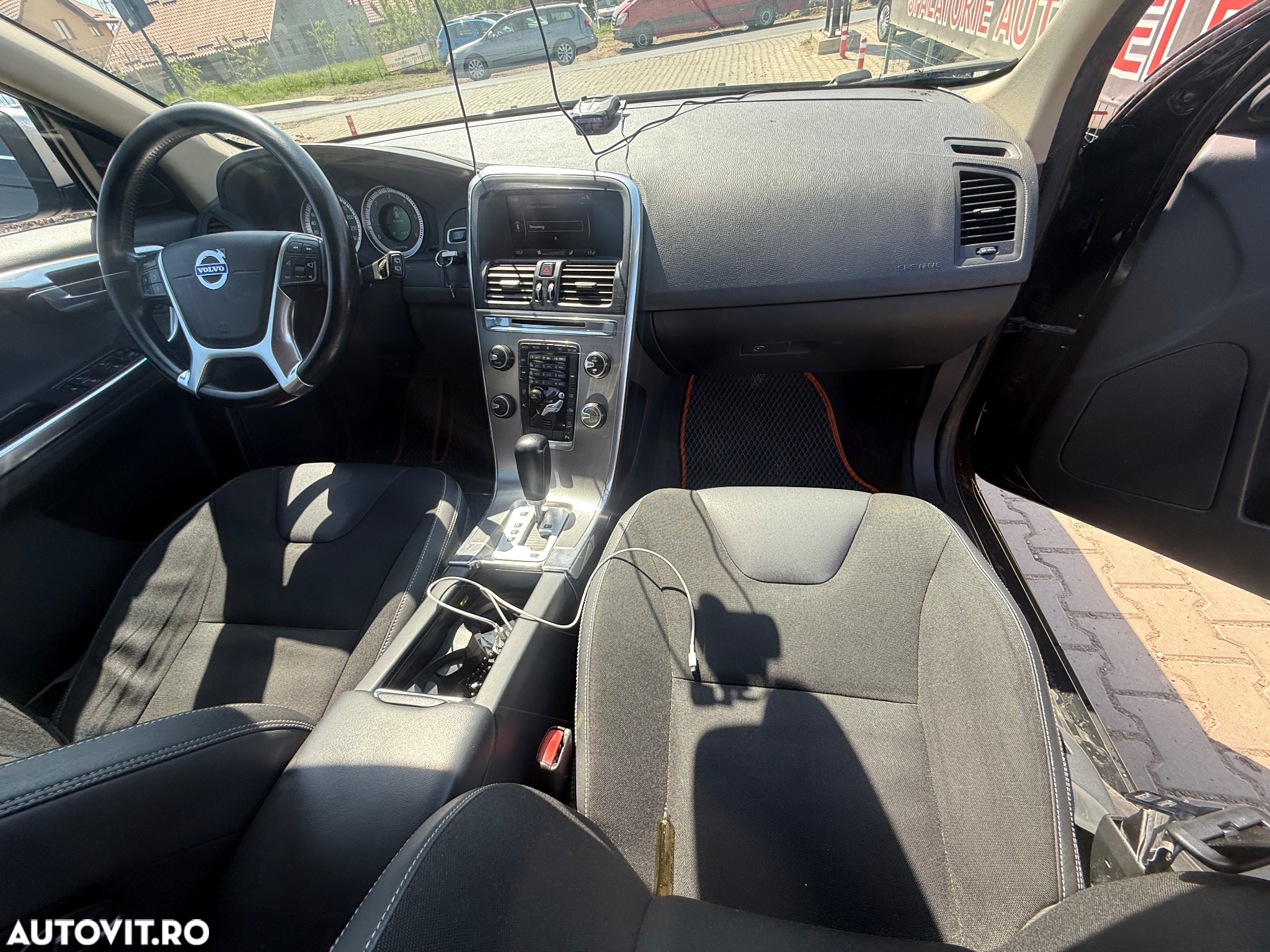 Volvo XC 60 2.4D AWD Momentum - 6