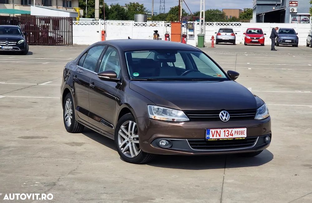 Volkswagen Jetta 1.6 TDI DSG Blue Motion Technology Life - 2