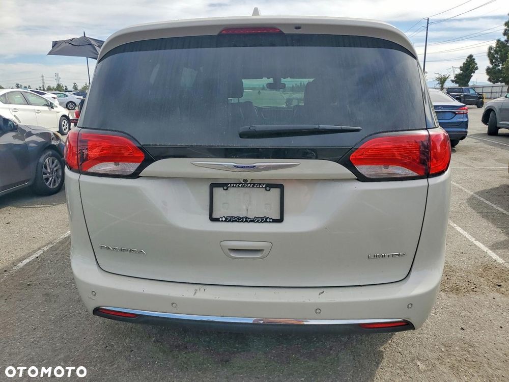 Chrysler Pacifica - 5